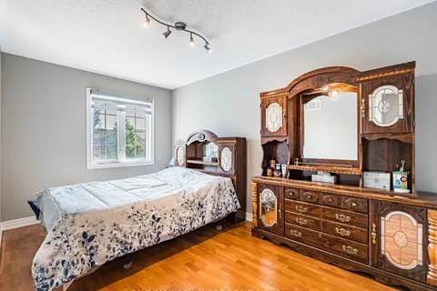 65 Eastview Gate, ON L6P 1N5