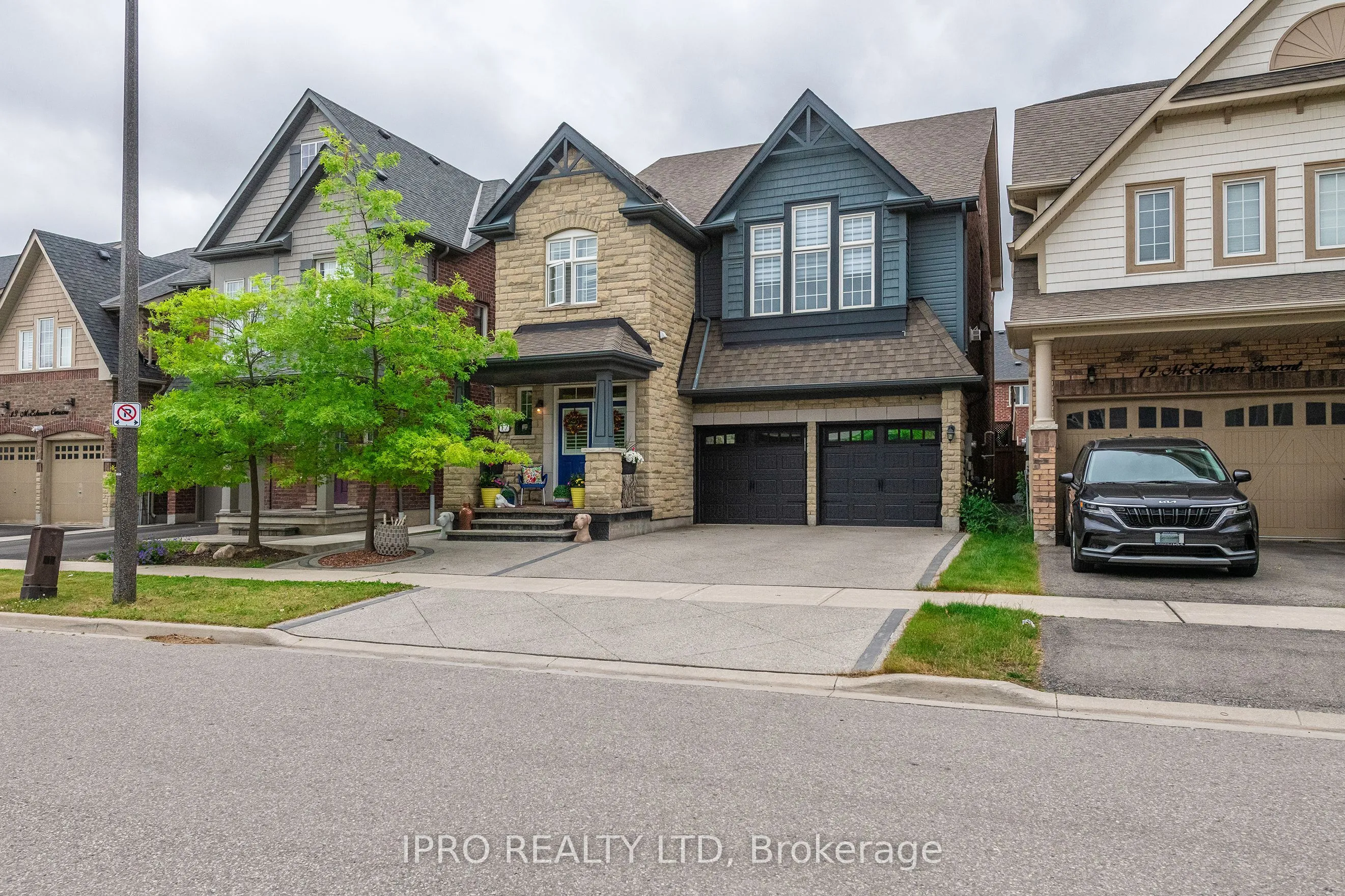 17 McEchearn Crescent, ON L7C 3R4