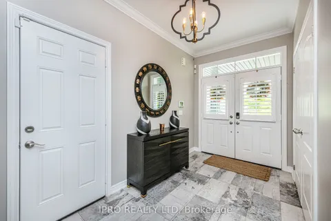 17 McEchearn Crescent, ON L7C 3R4