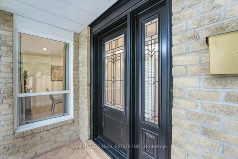 6486 Edenwood Drive, ON L5N 3K1
