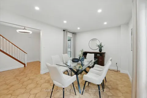 6486 Edenwood Drive, ON L5N 3K1