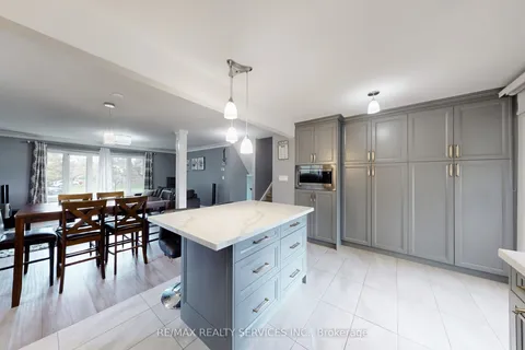 53 Geneva Crescent, ON L6S 1K7