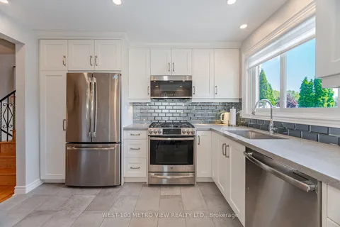 412 Tedwyn Drive, ON L5A 1J5