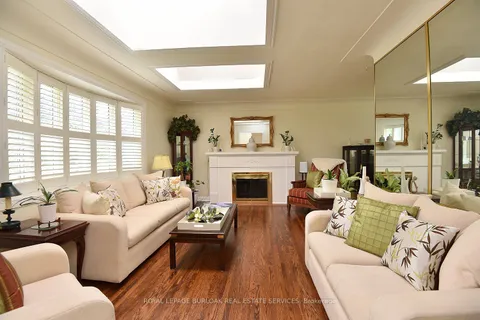 1034 Cedar Avenue, ON L7T 2S1