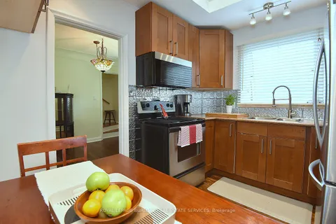 1034 Cedar Avenue, ON L7T 2S1