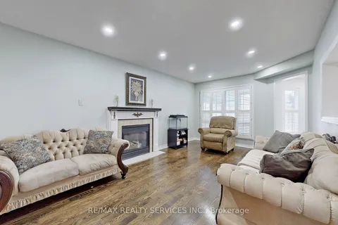 87 Sprucelands Avenue, ON L6R 1N3