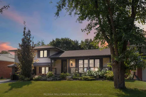 250 Daphne Avenue, ON L5A 1M6