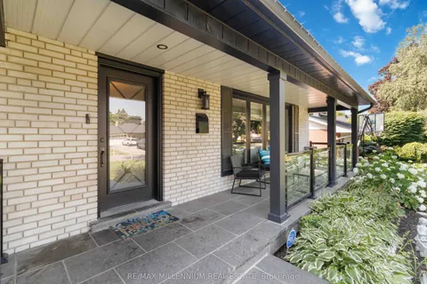 250 Daphne Avenue, ON L5A 1M6