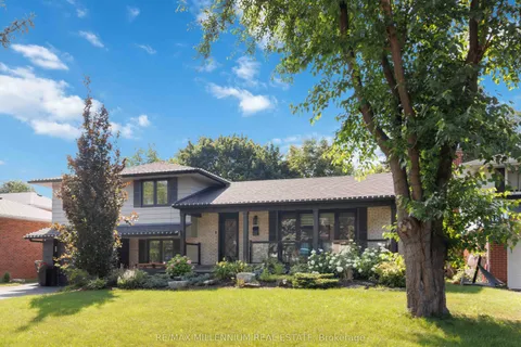 250 Daphne Avenue, ON L5A 1M6