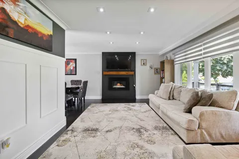 250 Daphne Avenue, ON L5A 1M6