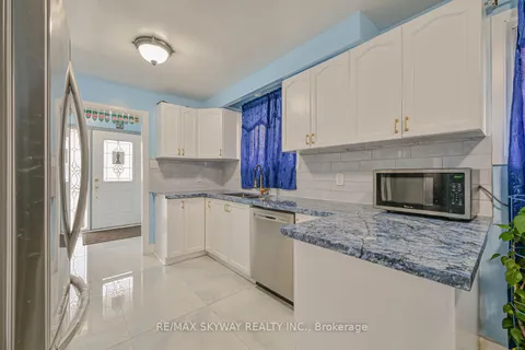 7517 Lully Court, ON L4T 2P2