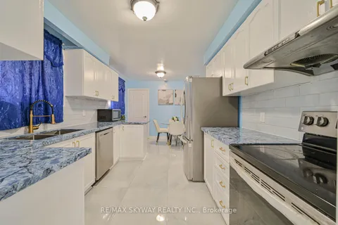 7517 Lully Court, ON L4T 2P2