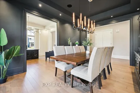 528 Wellington Crescent, ON L6L 4X5