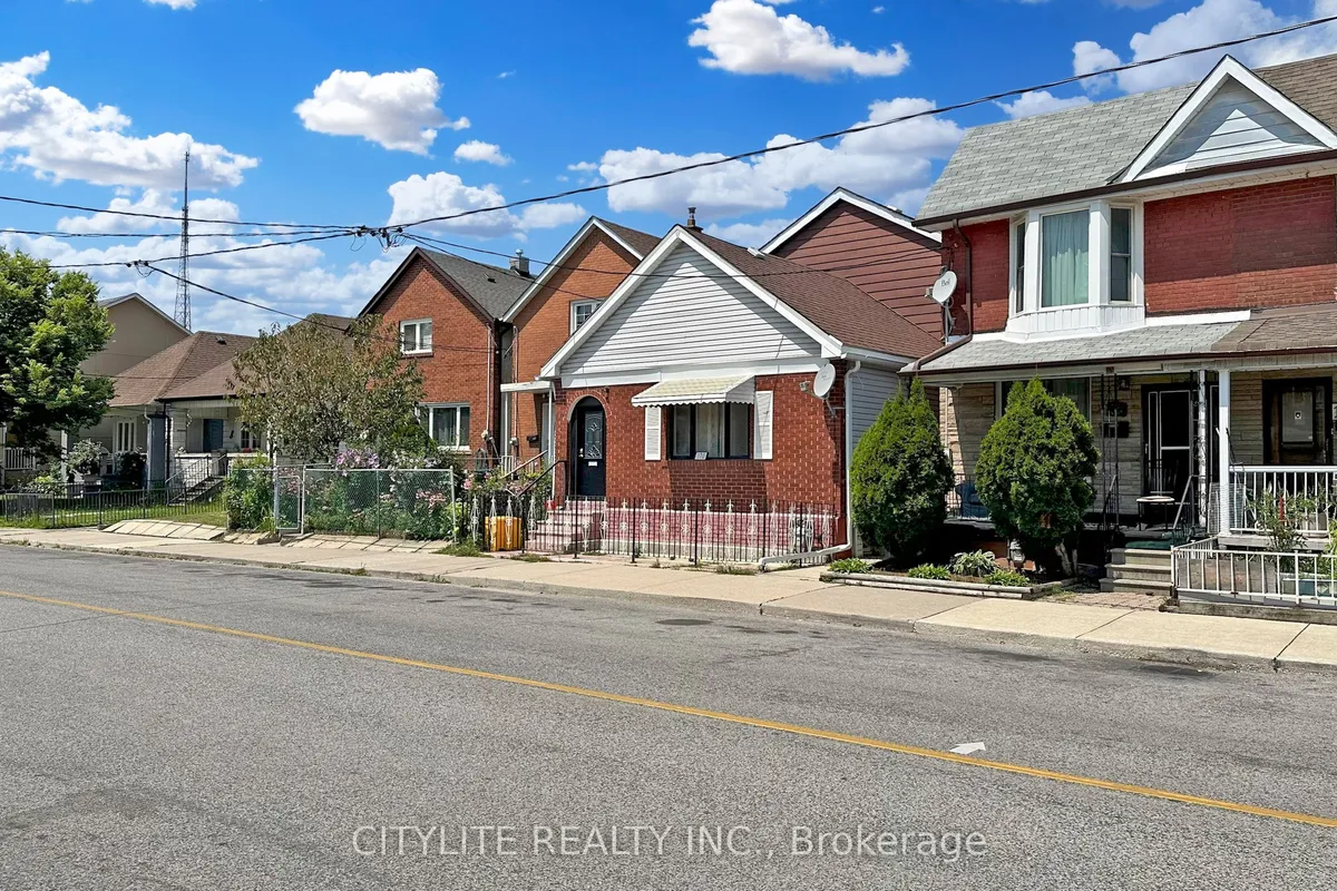 170 Lambton Avenue, ON M6N 2S9