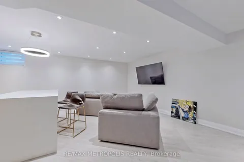 20 Knox Avenue, ON M9L 2M3