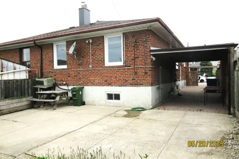 100 Snowood Court, ON M3N 1E8