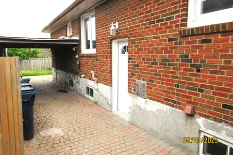 100 Snowood Court, ON M3N 1E8