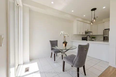 6 Davenfield Circle, ON L6P 2P7