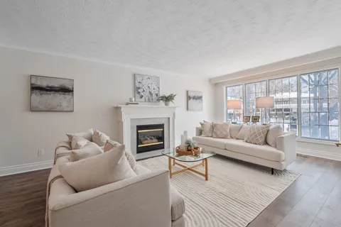 1376 Tecumseh Park Drive, ON L5H 2W6