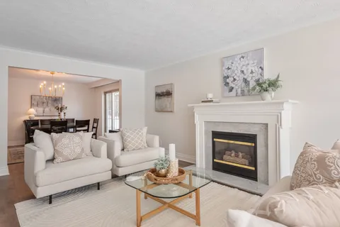 1376 Tecumseh Park Drive, ON L5H 2W6