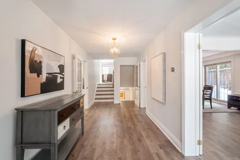 1376 Tecumseh Park Drive, ON L5H 2W6