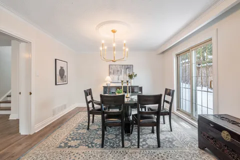 1376 Tecumseh Park Drive, ON L5H 2W6