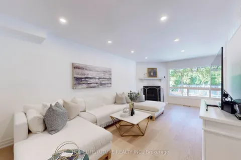 3273 Huxley Drive, ON L5L 4S3