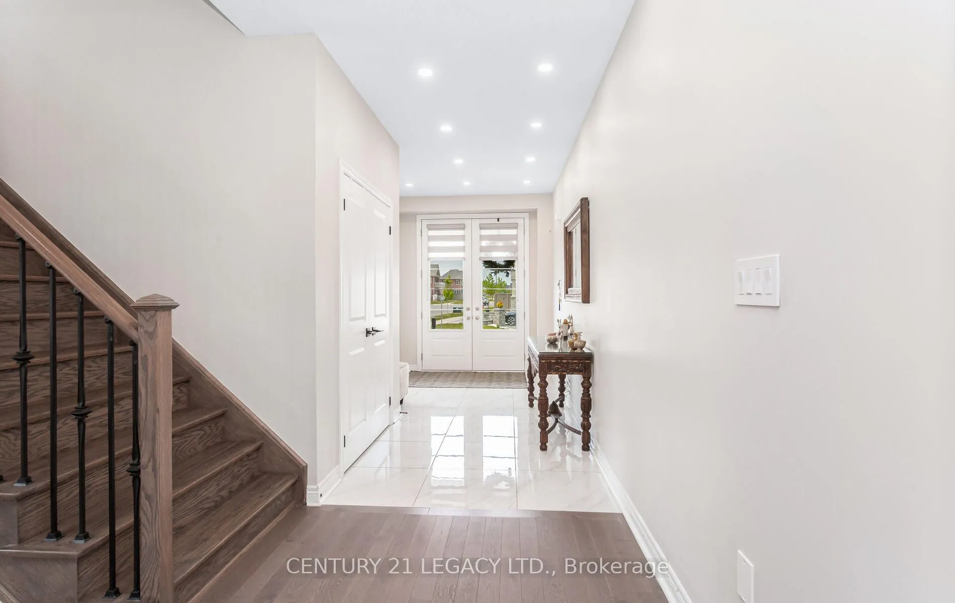 35 Farringdon Crescent, ON L7A 4Z6