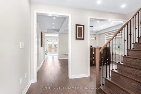 35 Farringdon Crescent, ON L7A 4Z6