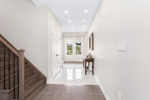 35 Farringdon Crescent, ON L7A 4Z6