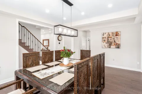 35 Farringdon Crescent, ON L7A 4Z6