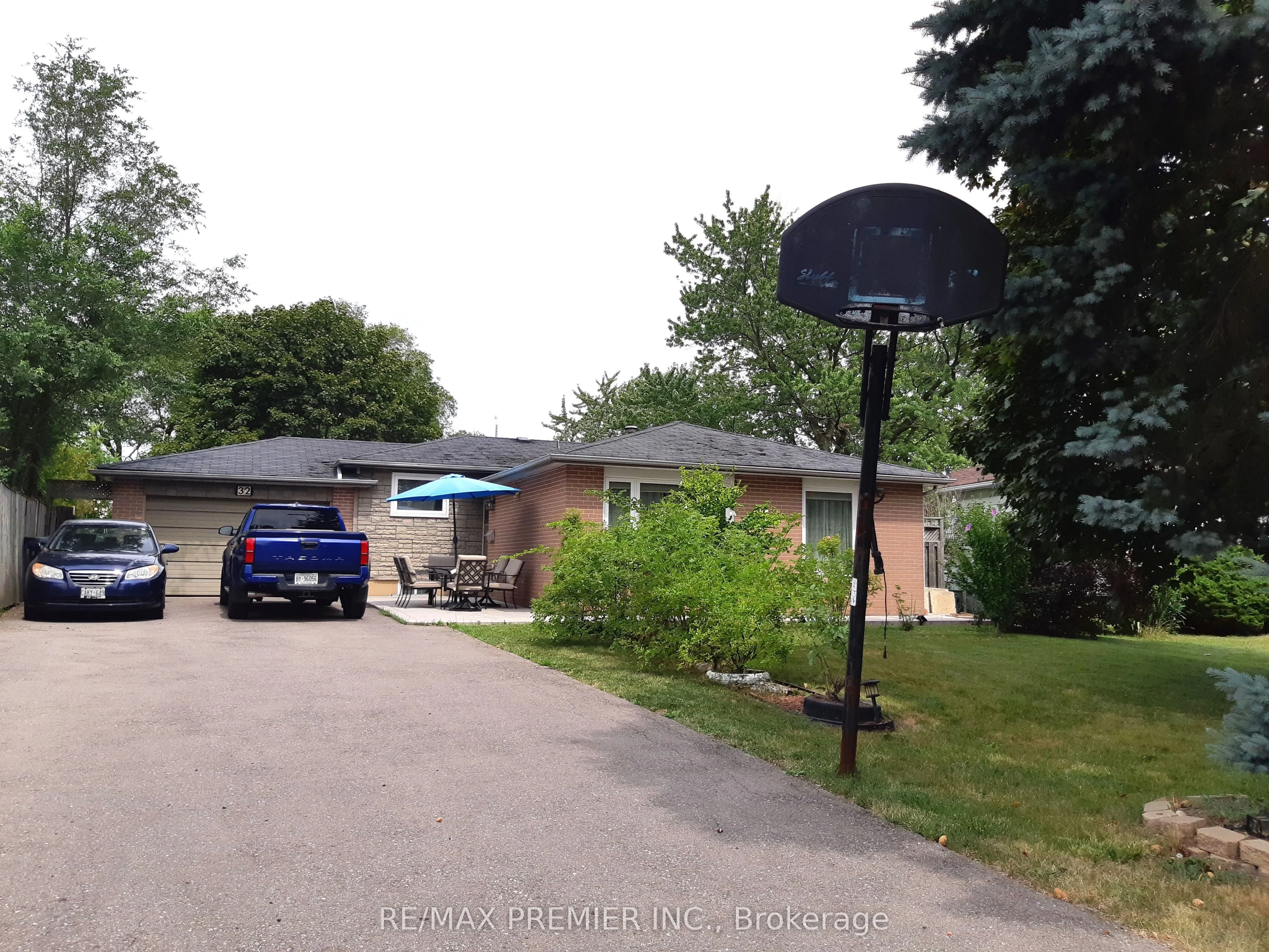 32 Dunblaine Crescent, ON L6T 3H2