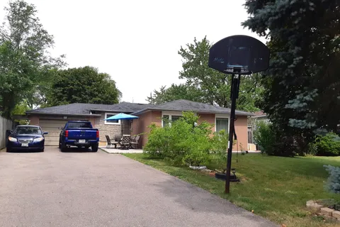 32 Dunblaine Crescent, ON L6T 3H2