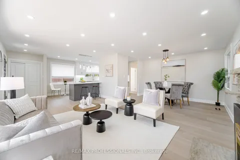 718 Royal York Road, ON M8Y 2T5