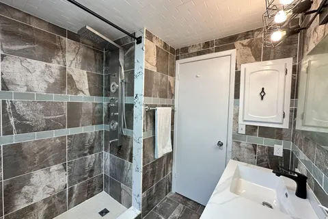 571 Minette Circle, ON L5A 3B9