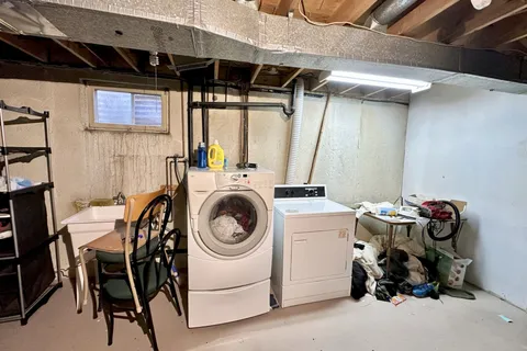 571 Minette Circle, ON L5A 3B9