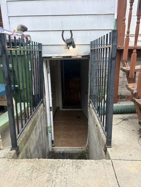 31 St. Clair Gardens, ON M6E 3V6