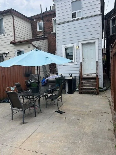 31 St. Clair Gardens, ON M6E 3V6