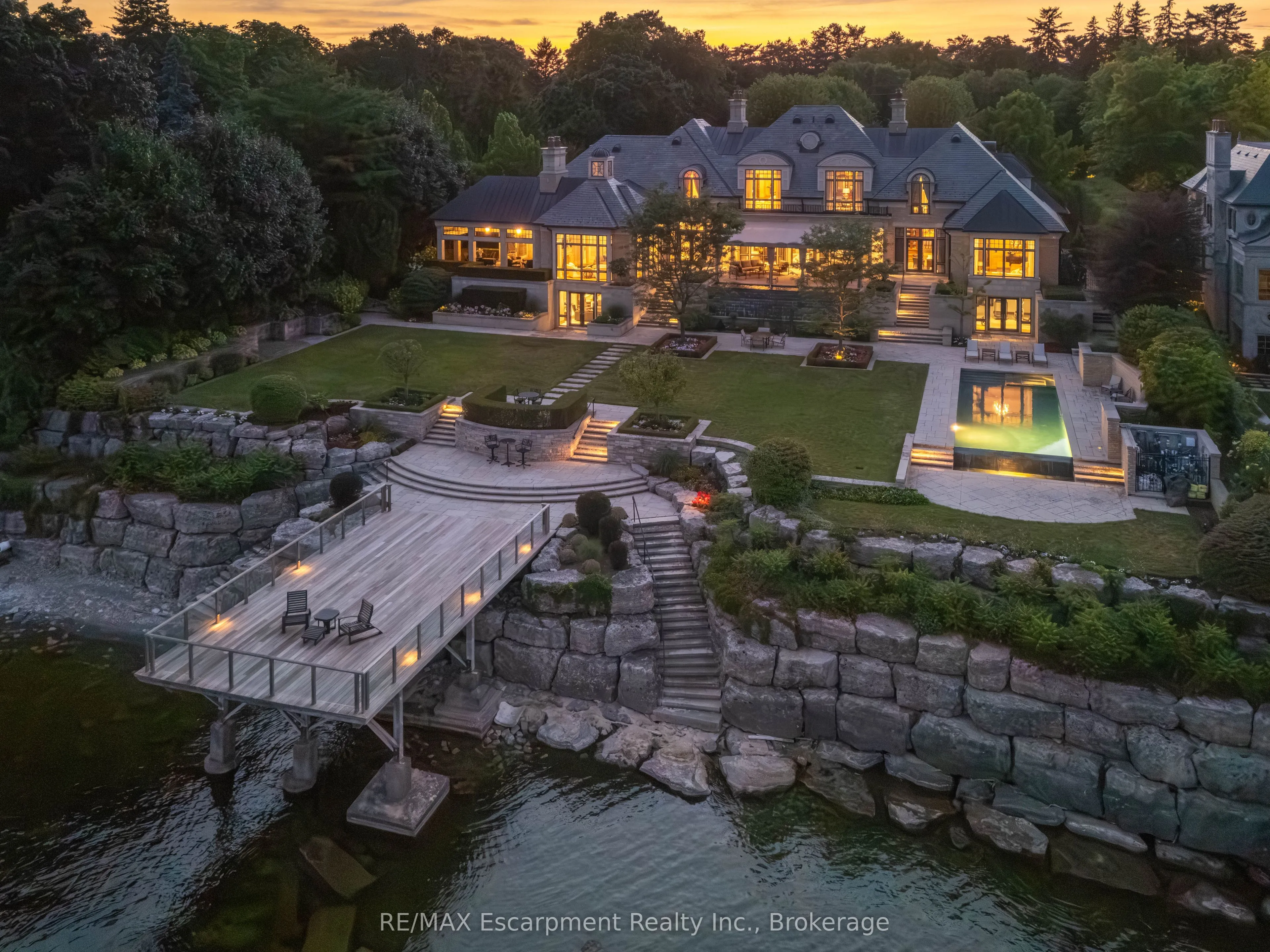 2054 Lakeshore Road, ON L6J 1M3