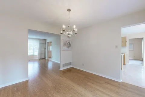 4 Mowat Court, ON L6Z 3E6