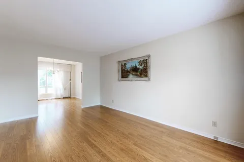 4 Mowat Court, ON L6Z 3E6