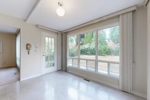 4 Mowat Court, ON L6Z 3E6