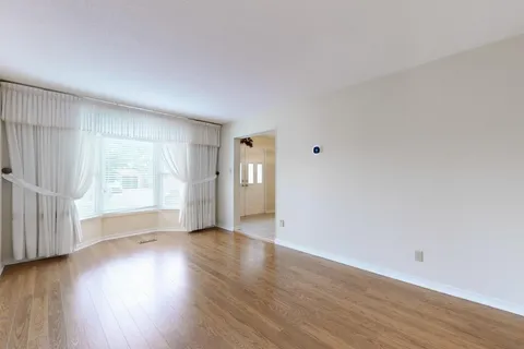 4 Mowat Court, ON L6Z 3E6