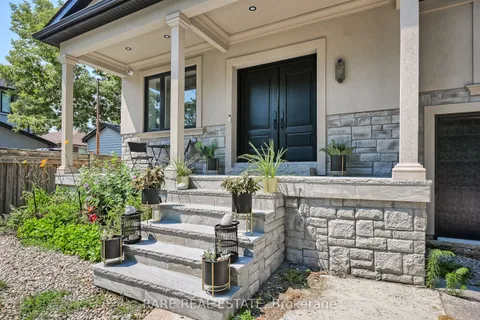 32 Bradfield Avenue, ON M8Z 2A3