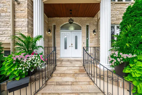 2 The Keanegate N/A, ON M9B 2B4