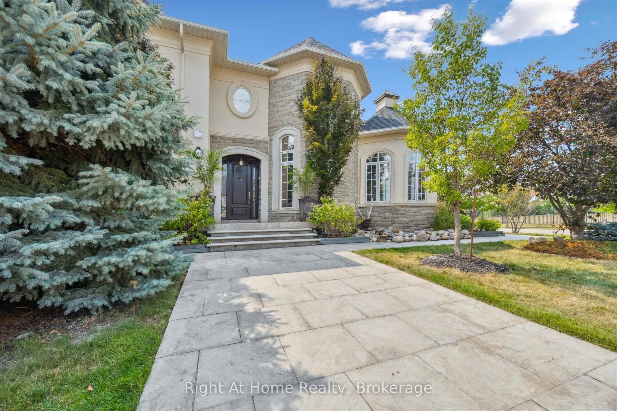 242 Milkweed Way, ON L6L 0A6