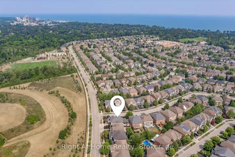 242 Milkweed Way, ON L6L 0A6