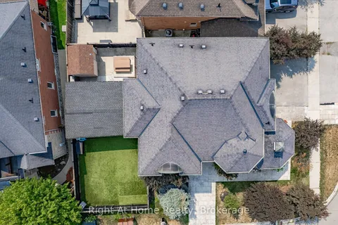 242 Milkweed Way, ON L6L 0A6