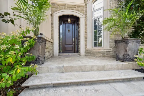 242 Milkweed Way, ON L6L 0A6