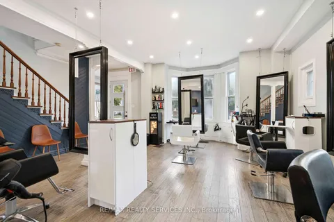 127 Queen Street, ON L6Y 1M3